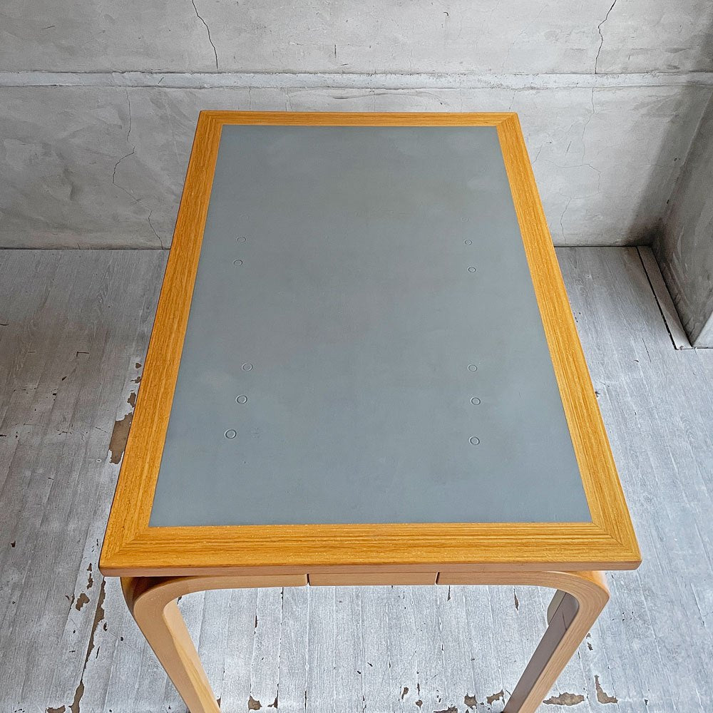 マグナスオルセン Magnus Olesen リノリウム天板 カフェテーブル ワークデスク ダイニングテーブル ビーチ材 プライウッド W85 x D57 x H66 cm デンマーク 北欧家具 ♪