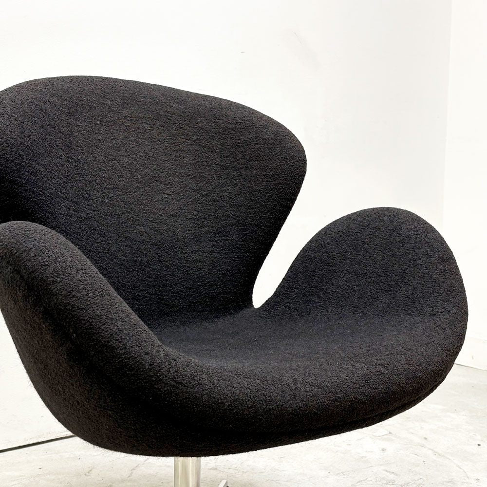 スワンチェア SWAN CHAIR ラウンジチェア アルネ・ヤコブセン Arne Jacobsen ブラック系 ファブリック スウィベル式 リプロダクト デンマークデザイン ●