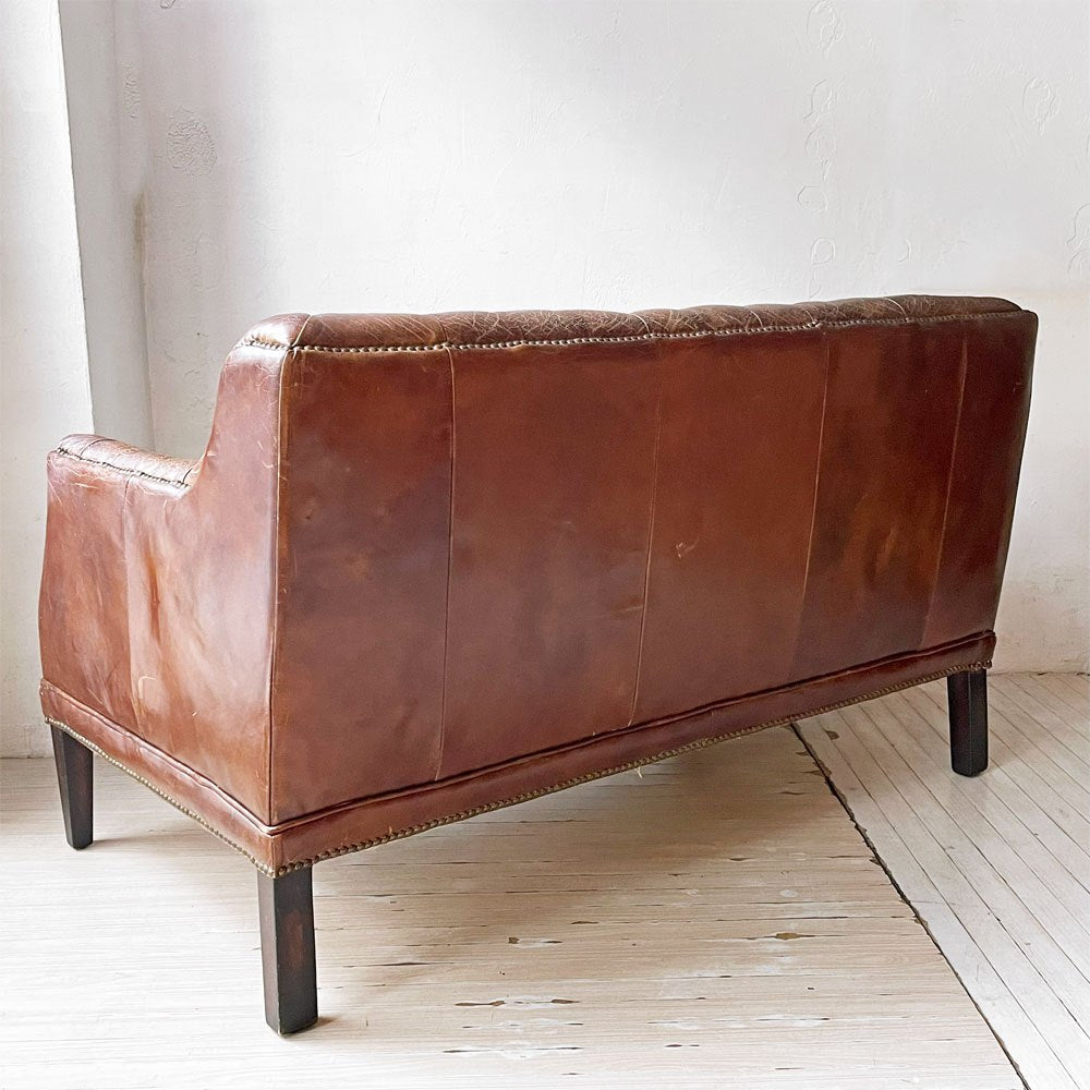 UKビンテージ チェスターフィールド 2シーターソファ ラブソファ 本革 鋲打ち スタッズ 英国家具 ★