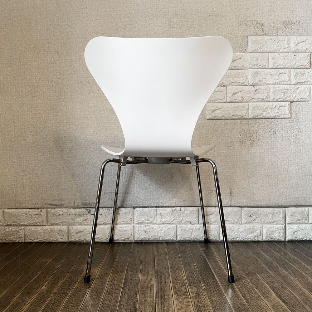 フリッツハンセン Fritz Hansen 3107 セブンチェア ラッカー仕上げ ホワイト スタッキング アルネ・ヤコブセン デンマーク 北欧家具 定価￥78,980- ◎
