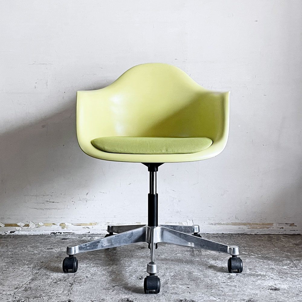 ハーマンミラー Herman Miller ヴィトラ vitra アームシェルチェア ポリプロピレン イエロー キャスターベース クッション仕様 昇降機能付き イームズ ■
