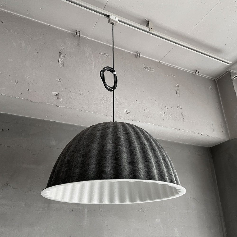 ムート Muuto アンダーザベル UnderThe Bell ペンダントライト グレー Φ55cm リサイクルプラスチックフェルト 北欧照明 デンマーク 参考定価¥146,300- ♪