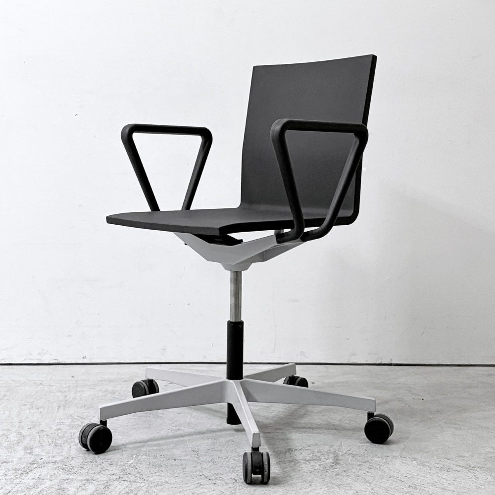 ヴィトラ vitra ゼロフォー 04. スタジオチェア  デスクチェア アームレスト付 ブラック マールテン・ヴァン・セーヴェレン 昇降機能 B ●