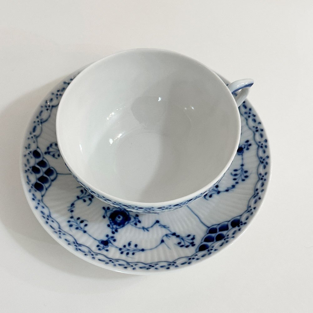ロイヤルコペンハーゲン ROYAL COPENHAGEN ブルーフルーテッド ハーフレース ティーカップ＆ソーサー 北欧食器 E ◎