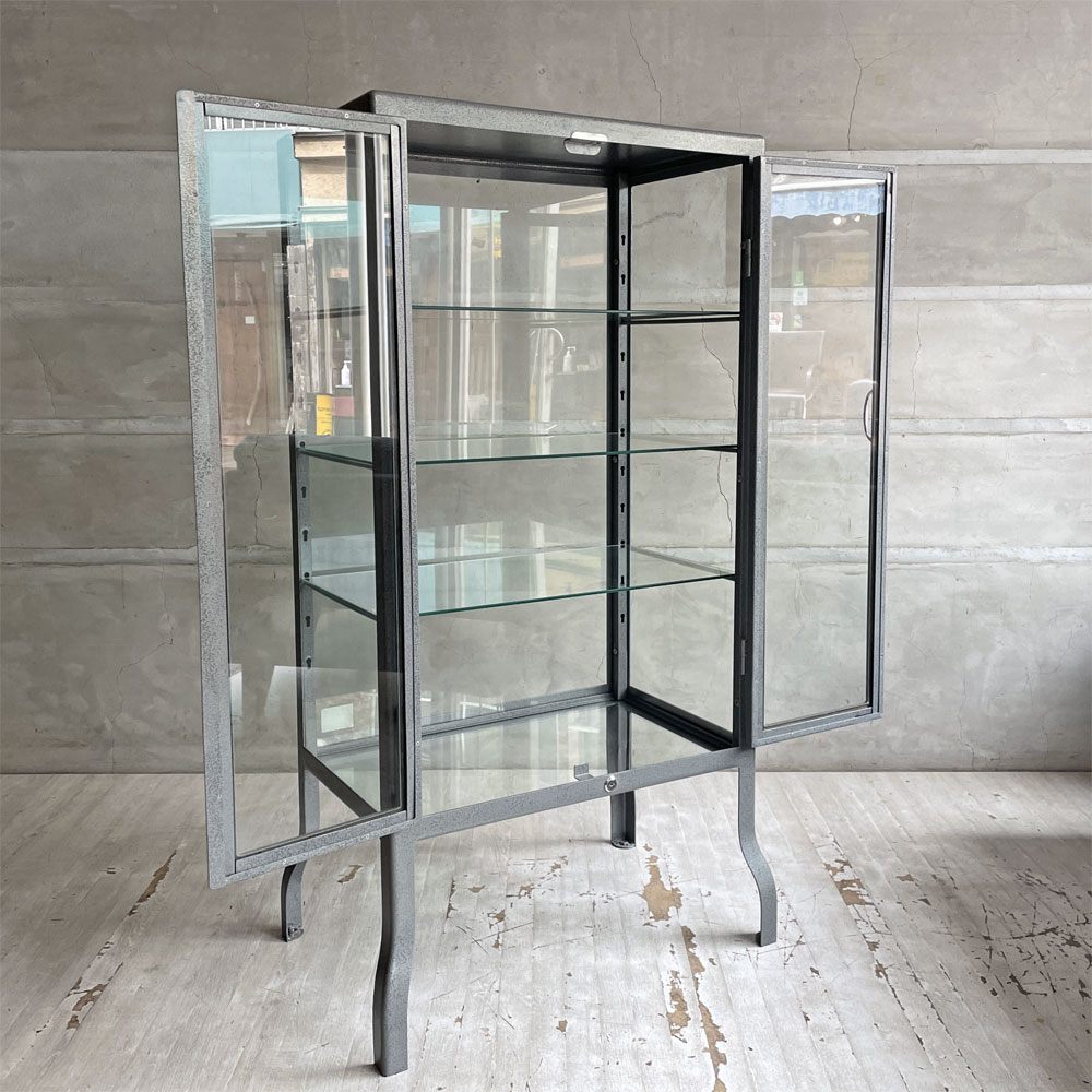 ダルトン DULTON ドクターキャビネット Doctor cabinet S ケビント キュリオケース ディスプレイラック 飾り棚 ガラス スチール 鍵欠品 定価 ¥ 96,800- 現状品 ♪