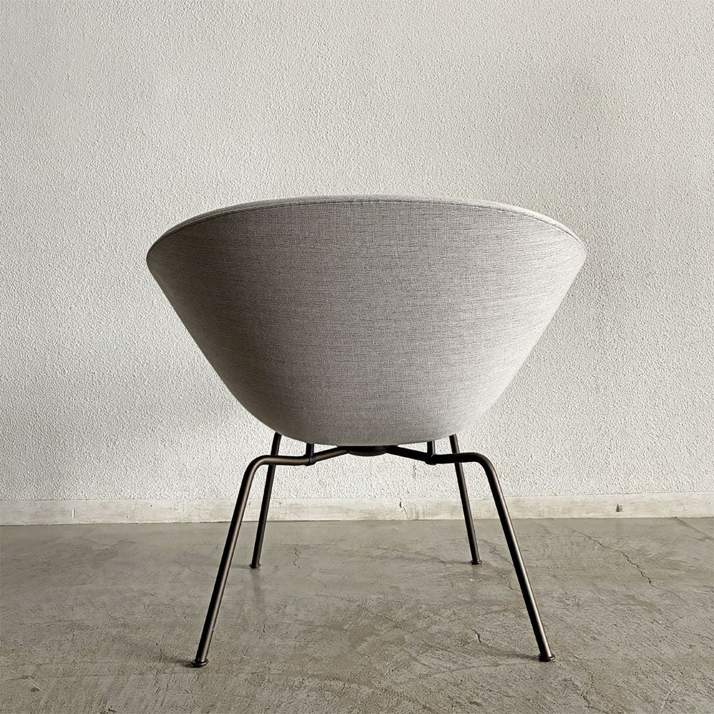 フリッツハンセン Fritz Hansen ポットチェア 3318 POT ラウンジチェア ファブリック クリスチャンハウン ベージュ ブラウンブロンズレッグ アルネ・ヤコブセン デンマーク 定価￥297,880- 展示品 〓