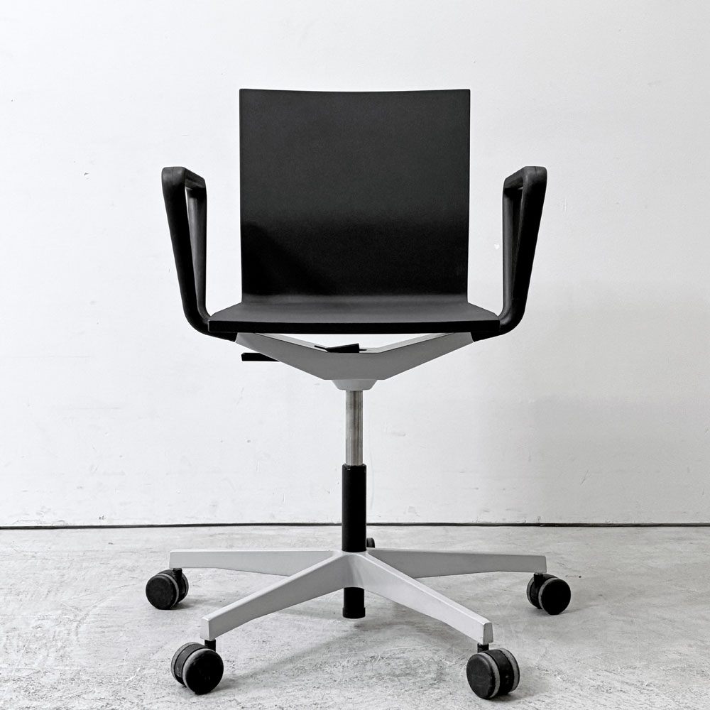 ヴィトラ vitra ゼロフォー 04. スタジオチェア  デスクチェア アームレスト付 ブラック マールテン・ヴァン・セーヴェレン 昇降機能 B ●