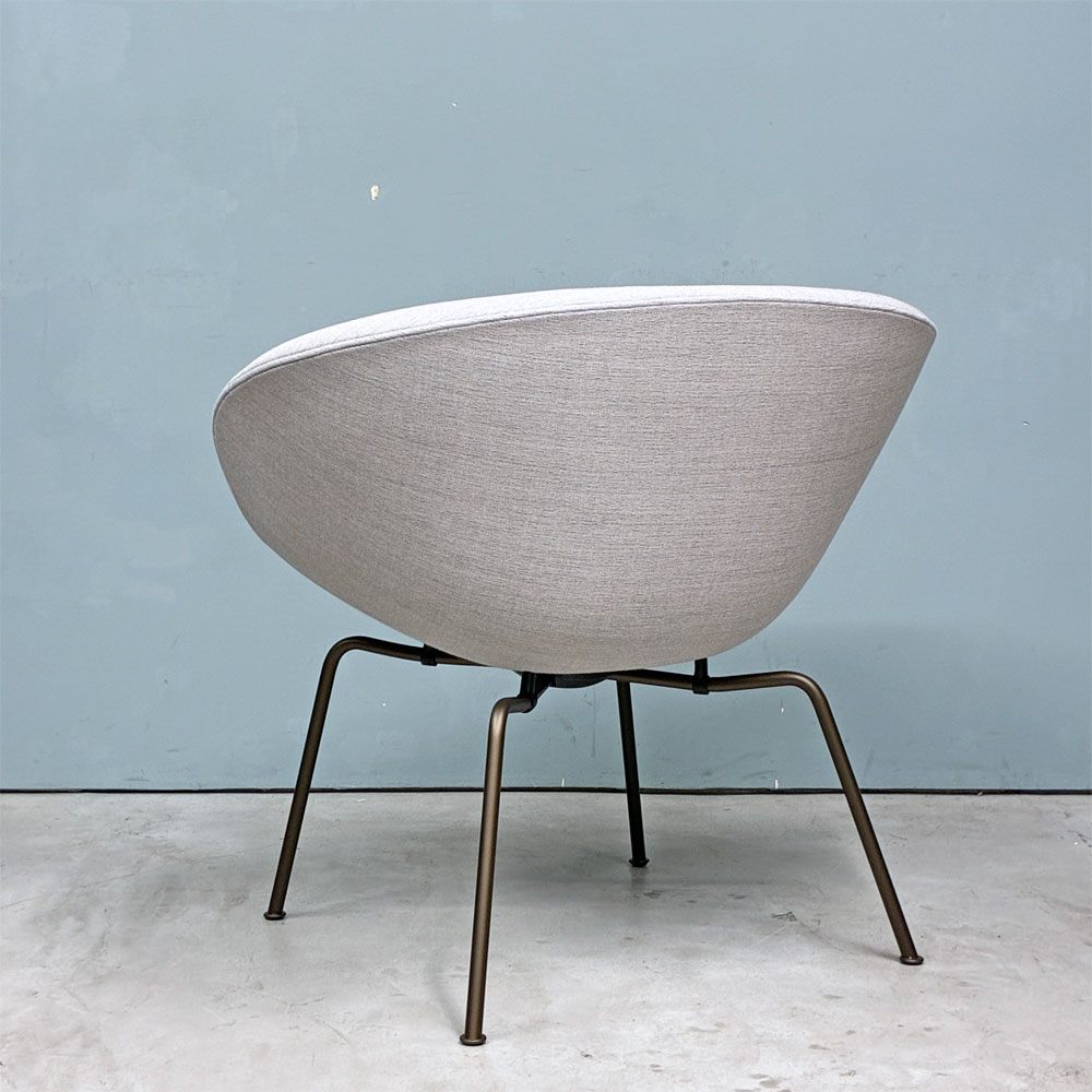 フリッツハンセン Fritz Hansen ポットチェア 3318 POT ラウンジチェア ファブリック クリスチャンハウン ベージュ ブラウンブロンズレッグ アルネ・ヤコブセン デンマーク  展示品 ◎