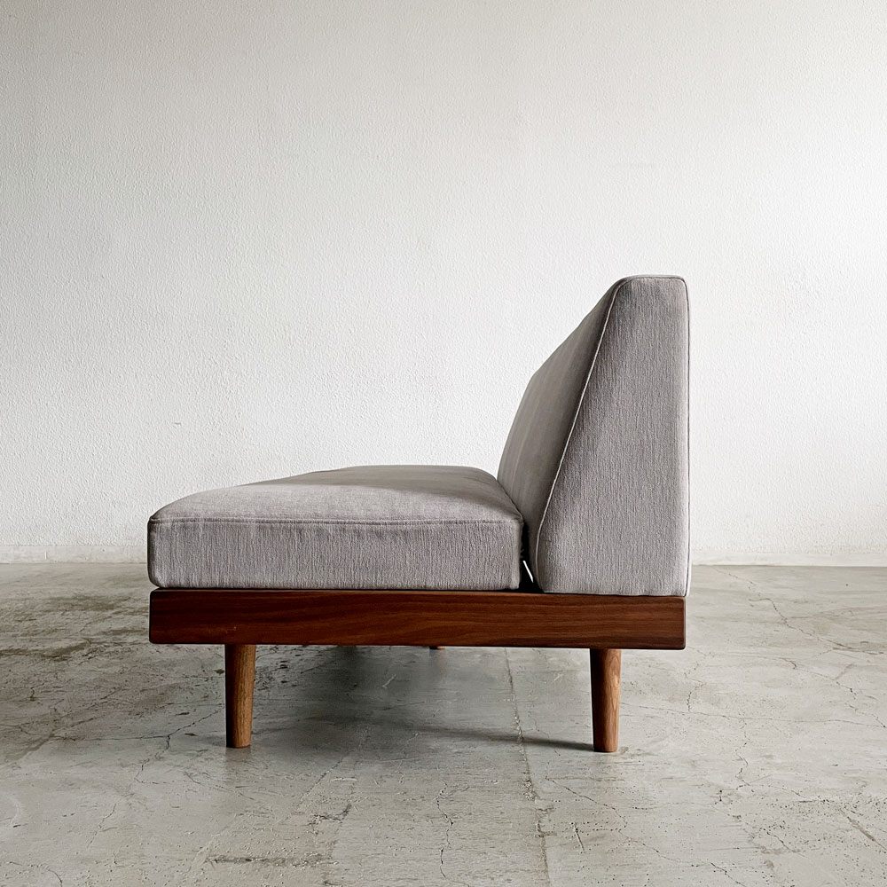 マスターウォール MASTERWAL チルソファ CHILL SOFA 2Pソファ アームレス ファブリック ウォールナット無垢材 展示品 定価￥220,000- 〓