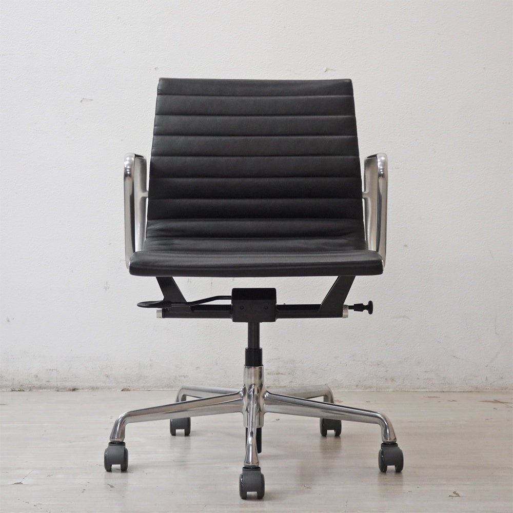 ハーマンミラー Herman Miller イームズアルミナムグループチェア マネージメントチェア アルミバフベース ガス圧昇降仕様 5本脚 キャスタータイプ 本革 イームズ C ●