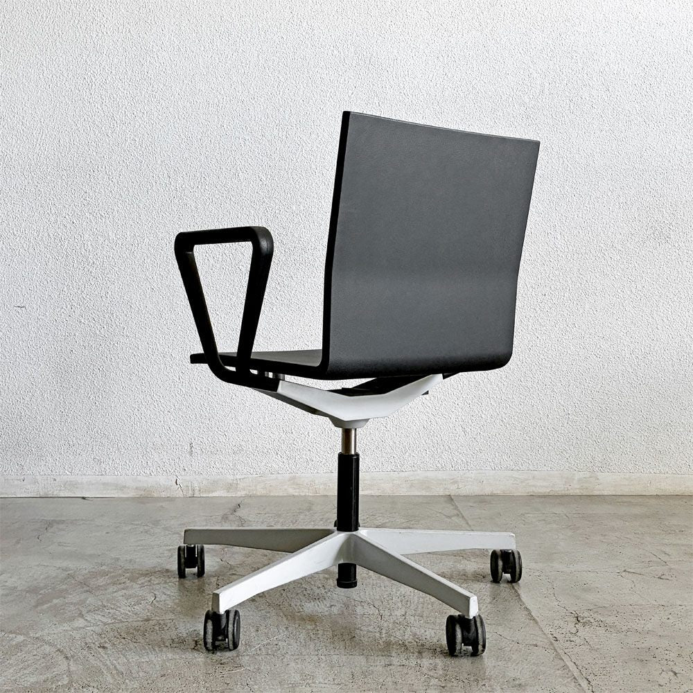 ヴィトラ vitra ゼロフォー .04 スタジオチェア オフィスチェア アームレスト付 ブラック 昇降機能 マールテン・ヴァン・セーヴェレン Maarten Van Severen 定価￥202,400- B 〓