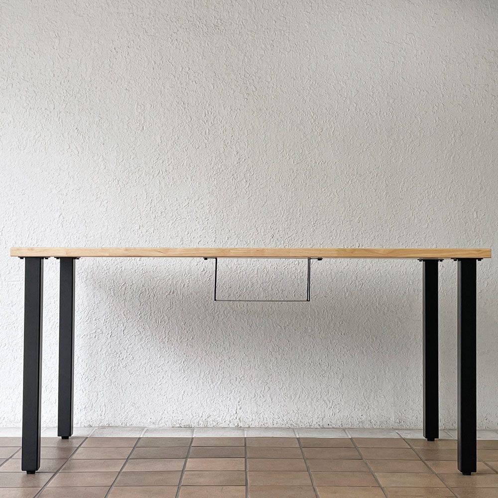 かなでもの KANADEMONO ザ・テーブル THE TABLE デスク ラバーウッド無垢材 W150xD70cm スチール スクエアバーレッグ シンプルトレイ付き ◇