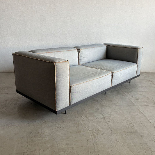 コンプレックスユニバーサルファニチャーサプライ COMPLEX UNIVERSAL FURNITURE SUPPLY ヒース トゥー シート Heath Two Seat 3p ソファ 参考価格 約101万円の品 〓