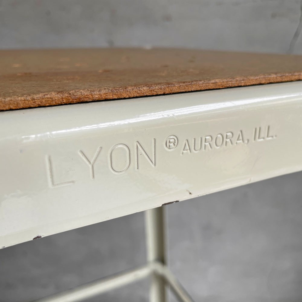 リオン LYON ファクトリー スツール FACTORY STOOL Lサイズ Putty White プレスウッドシート P.F.S取り扱い B ♪