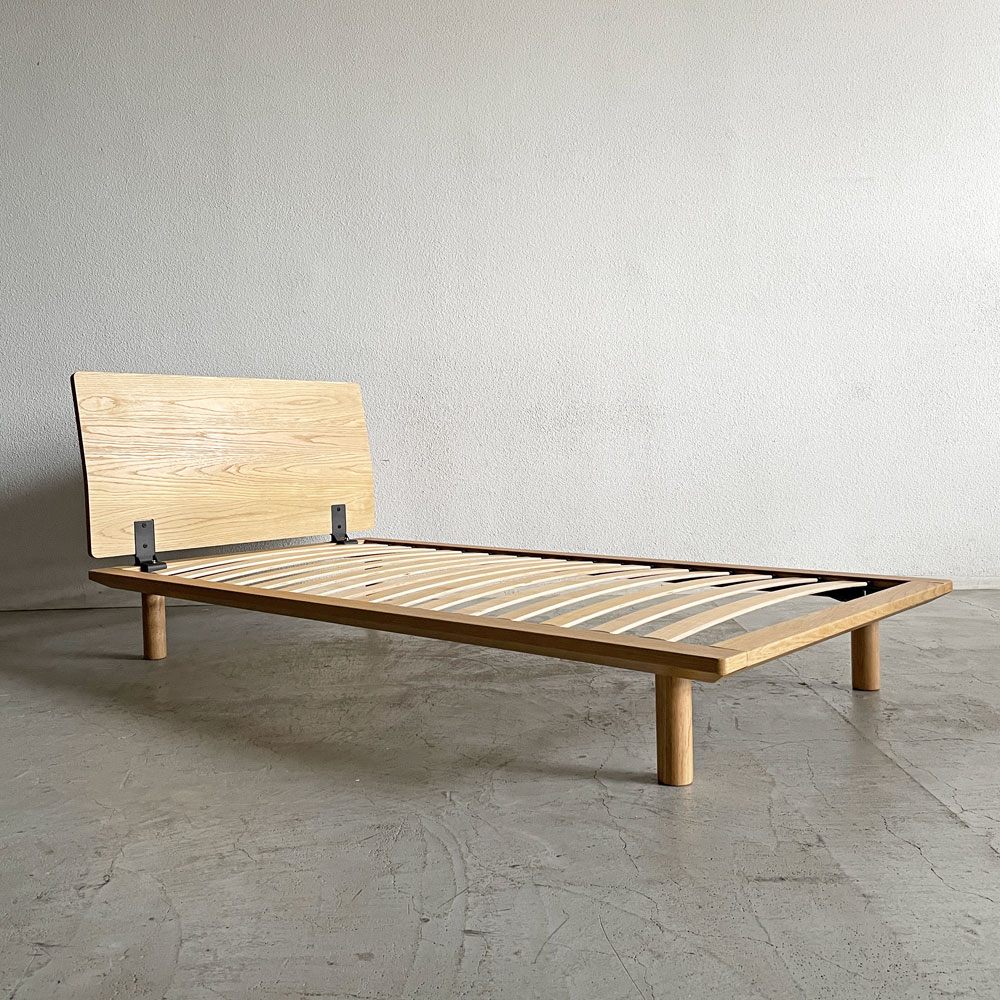 無印良品 MUJI 木製ベッドフレーム シングルサイズ オーク材突板 ヘッドボード＆木製脚付 シンプルデザイン 合計定価￥52,900- 〓