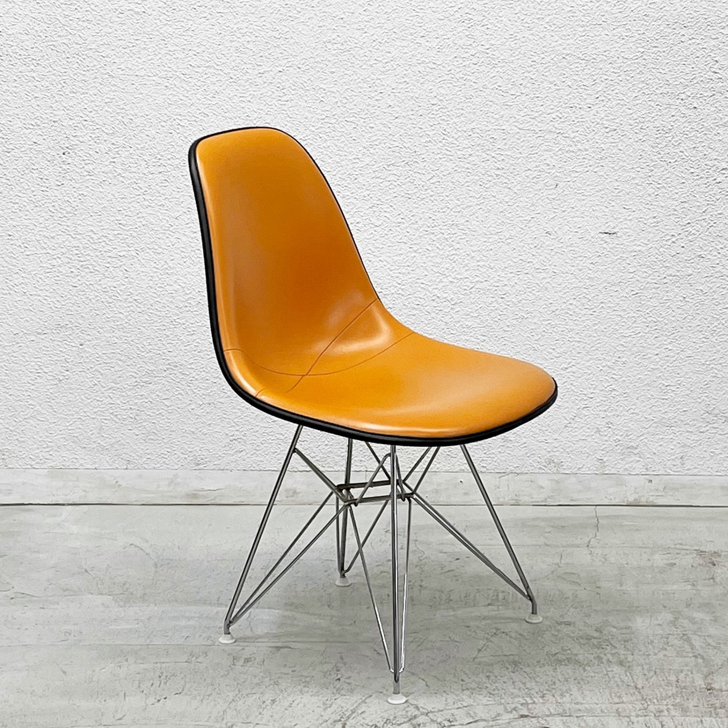 ハーマンミラー Herman Miller サイドシェルチェア セカンド 2nd FRP ナウガレザー エッフェルベース イームズ ビンテージ 〓