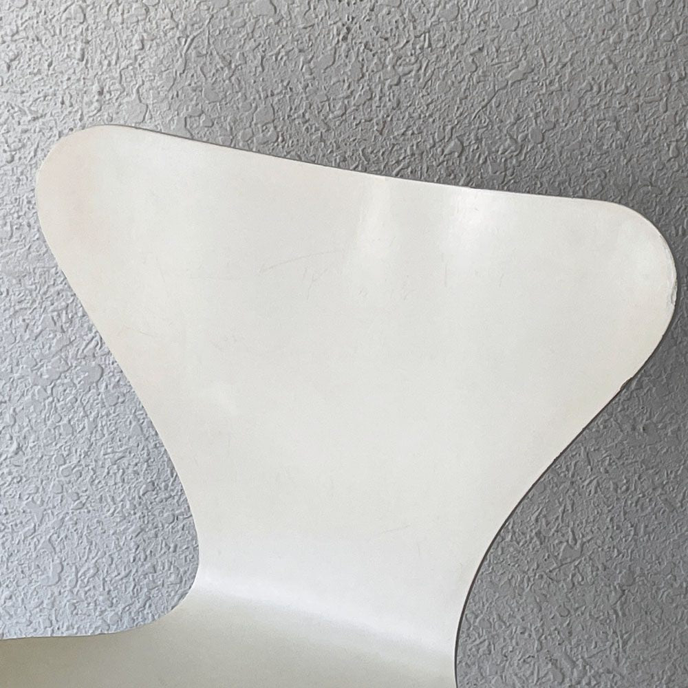 フリッツハンセン Fritz Hansen 3107 セブンチェア ラッカー ホワイト スタッキング アルネ・ヤコブセン デンマーク 北欧家具 A ◇