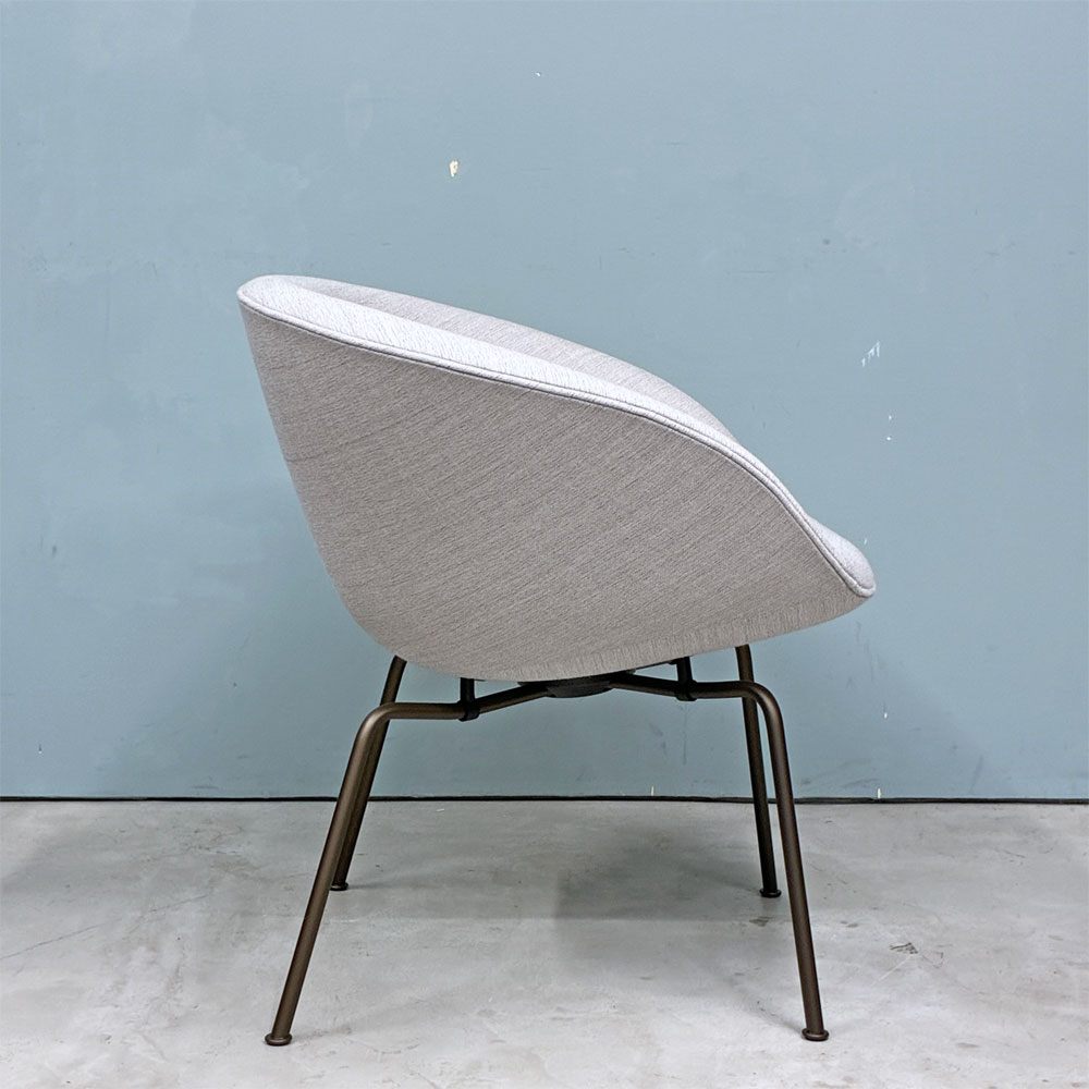 フリッツハンセン Fritz Hansen ポットチェア 3318 POT ラウンジチェア ファブリック クリスチャンハウン ベージュ ブラウンブロンズレッグ アルネ・ヤコブセン デンマーク  展示品 ◎