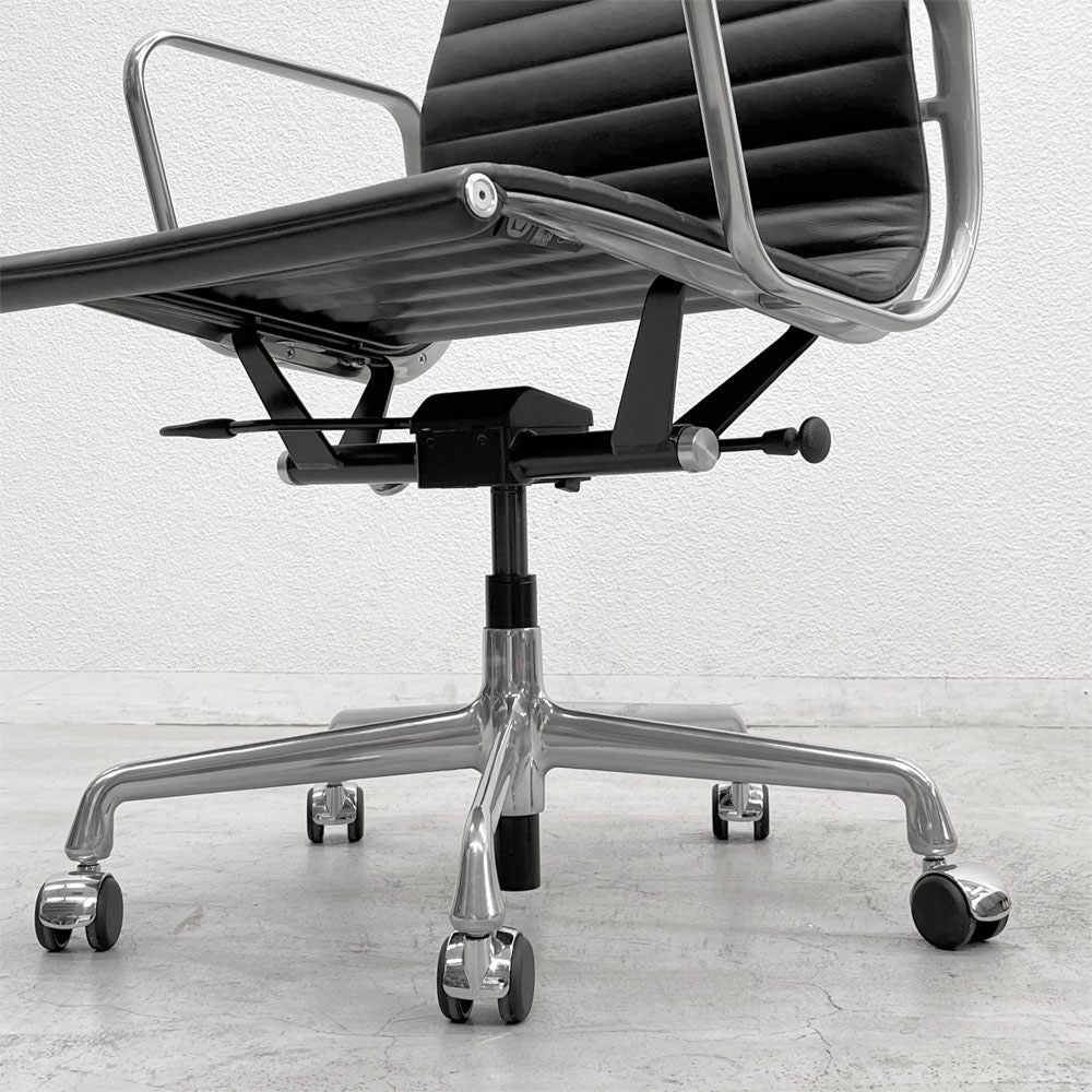 ハーマンミラー Herman Miller イームズアルミナムグループチェア マネージメントチェア アルミバフベース ガス圧昇降仕様 5本脚 キャスタータイプ 本革 イームズ 〓