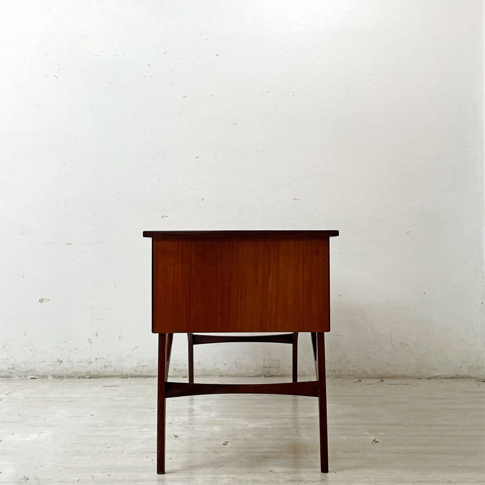 デンマーク ビンテージ Danish Vintage チーク材 両袖 デスク 1ドア 3ドロワー 60's ミッドセンチュリーモダン 北欧家具 ●
