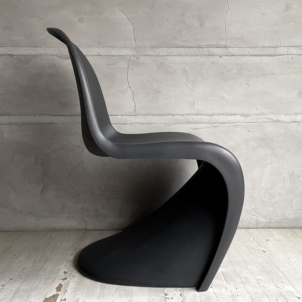 ヴィトラ vitra パントンチェア ダイニングチェア スタッキングチェア ディープブラック ヴェルナー・パントン Panton ミッドセンチュリー スペースエイジ ♪