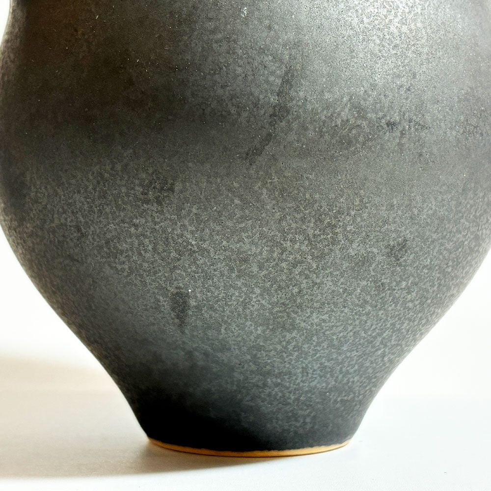 木下和美 黒釉輪花 片口 カップ 金彩 黒釉 磁器 Φ9.5cm 現代作家 ★