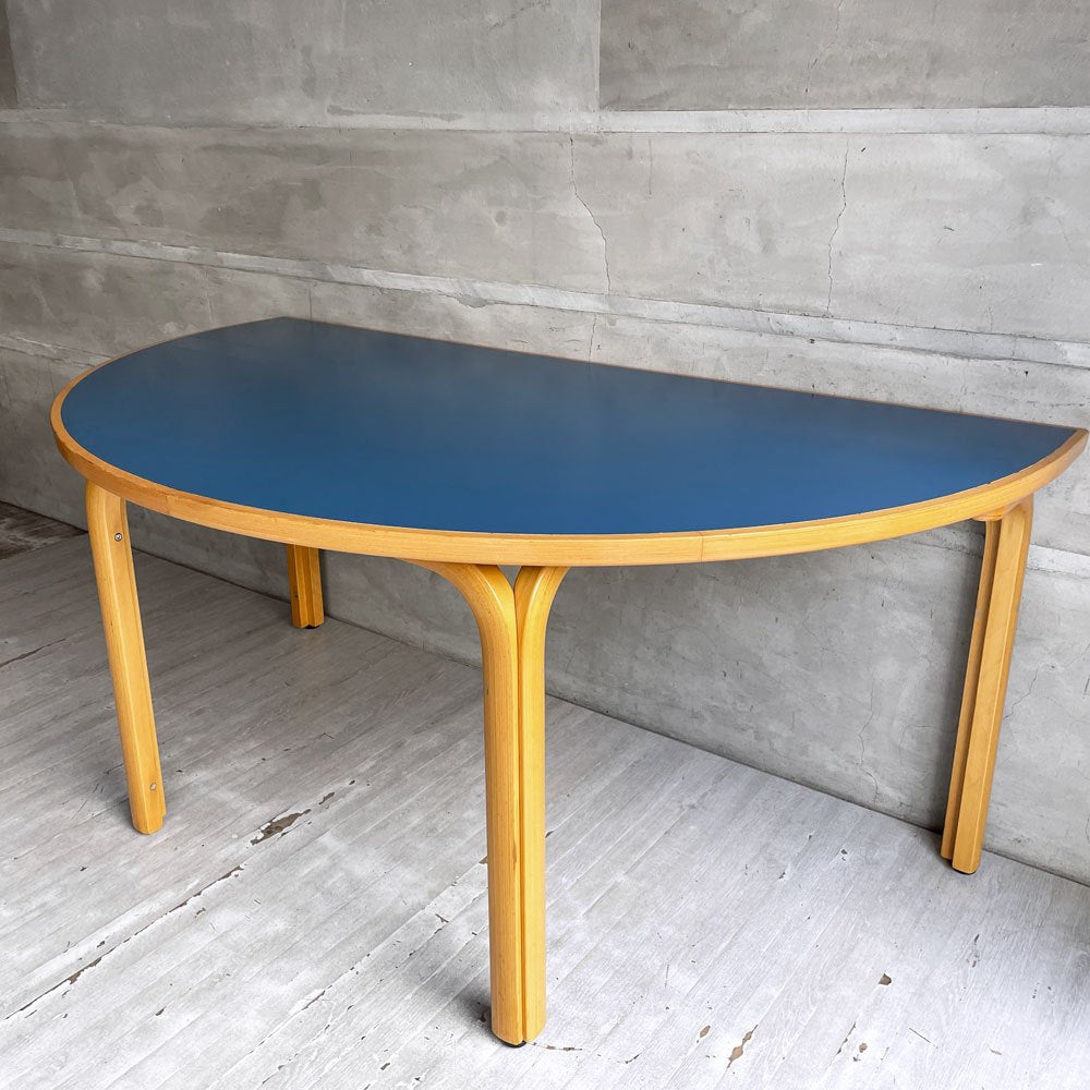 マグナスオルセン Magnus Olesen ハーフラウンド ダイニングテーブル 半円 メラミン天板 プライウッド ビーチ材 W160cm ラッド・シーゲンセン＆ジョニー・ソーレンセン 北欧 デンマーク♪