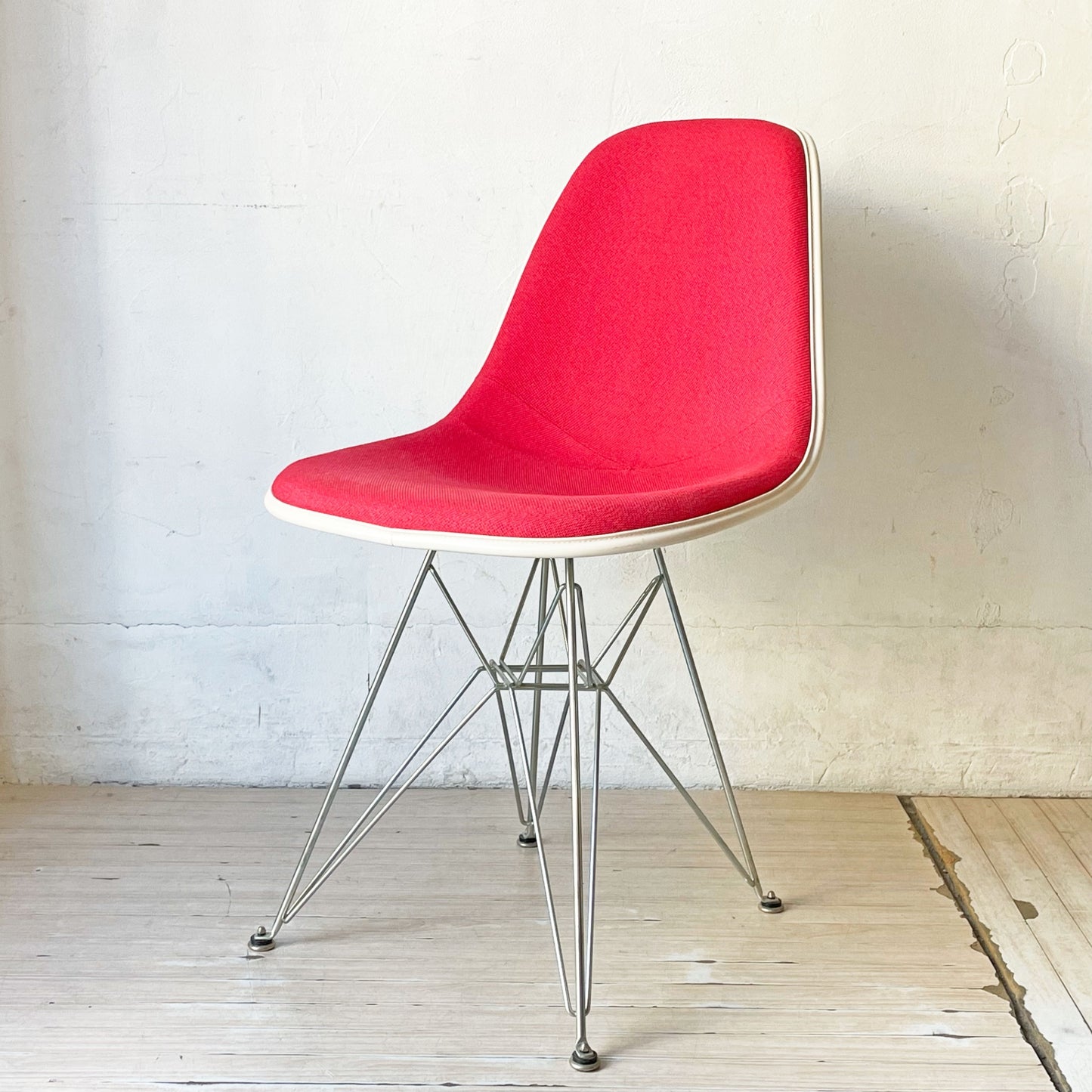 ハーマンミラー Herman Miller サイドシェルチェア Side shell chair エッフェルベース チャールズ ＆ レイ・イームズ ファブリック ダークピンクカラー ★