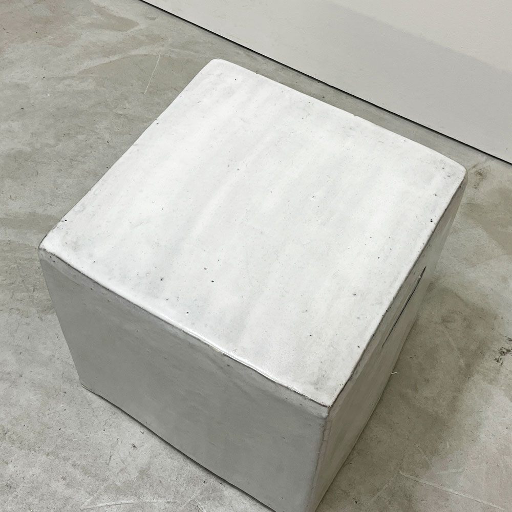 ジェルバゾーニ GERVASONI インアウト41 サイドテーブル Inout41 Side Table コーヒーテーブル スツール コンクリート パオラ・ナヴォーネ イタリア  ●