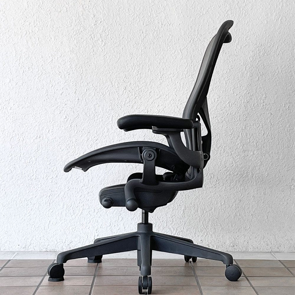 ハーマンミラー Herman Miller アーロンチェア リマスタード フル装備 Cサイズ グラファイトベース ポスチャーフィット 2024年製 ◇