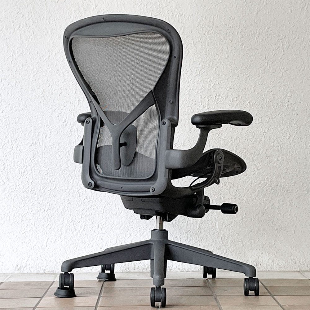 ハーマンミラー Herman Miller アーロンチェア デスクチェア リマスタード ライト Bサイズ グラファイトベース ビル・スタンフ ＆ ドン・チャドウィック ポスチャーフィット ◇