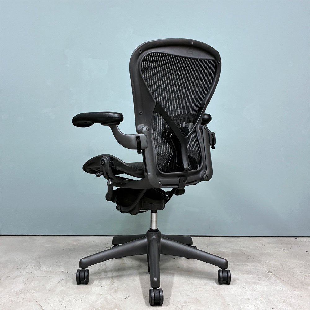 ハーマンミラー Herman Miller アーロンチェア スタンダード Bサイズ ポスチャーフィット グラファイトベース フル装備 ビル・スタンフ＆ドン・チャドウィック ◎