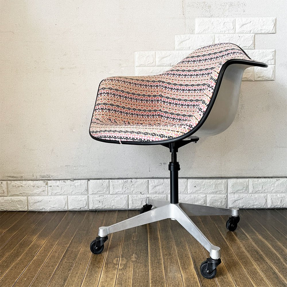 ハーマンミラー Herman Miller アームシェルチェア モダンファニチャーセールス FRP製 ホワイトシェル マハラム・アラベスク生地 ジラード コントラクトキャスターベース C&R イームズ ◎