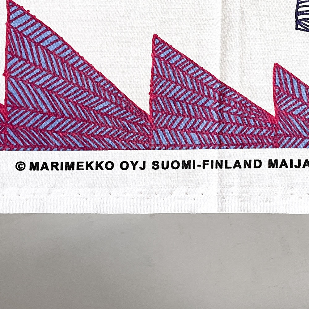 マリメッコ marimekko クーシコッサ Kuusikosssa もみの木 ファブリック 赤 マルチカラー 146×143cm Maija Louekari フィンランド 北欧雑貨 ■