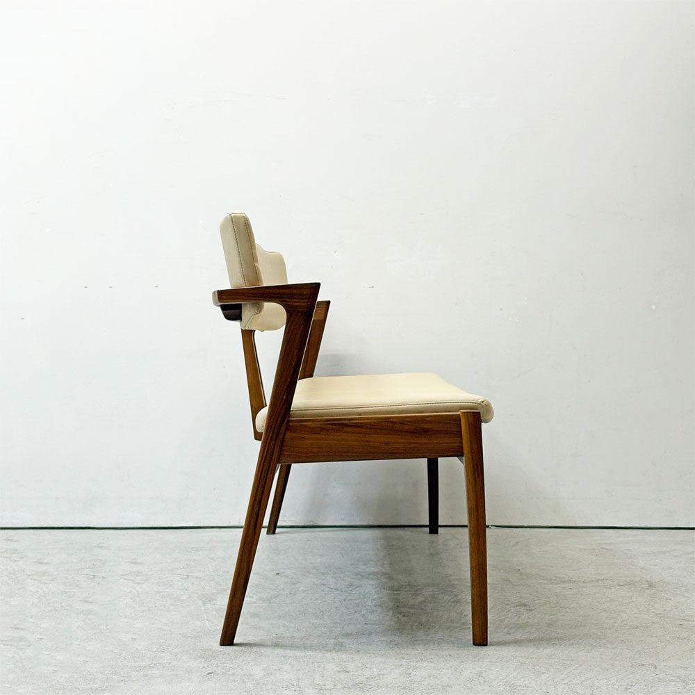 冨士ファニチア FUJI FURNITURE コティ Koti 背付2人掛けベンチ W140cm ウォールナット材 PVCレザー 北欧デザイン 参考価格￥180,400- ●