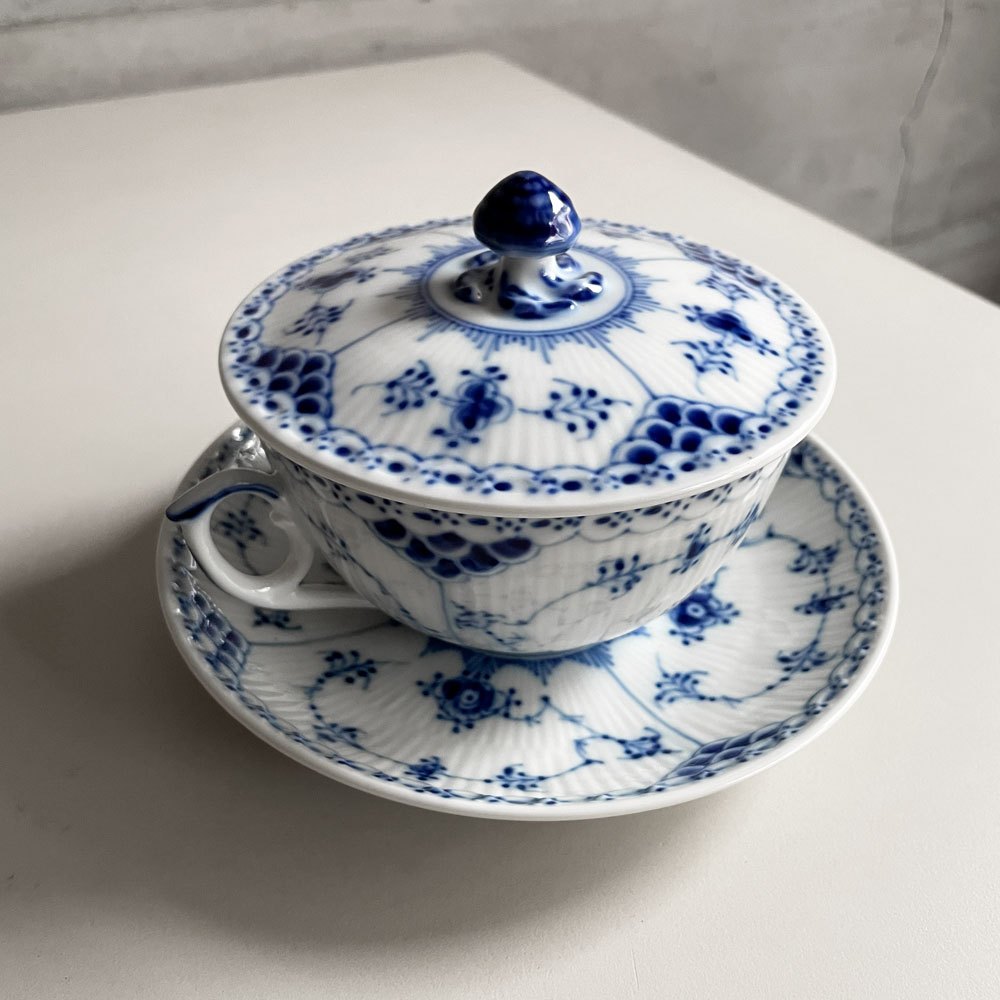 ロイヤルコペンハーゲン ROYAL COPENHAGEN ブルーフルーテッド ハーフレース スープカップ&ソーサー 陶器 北欧食器 廃番 箱付き 未使用 D ♪