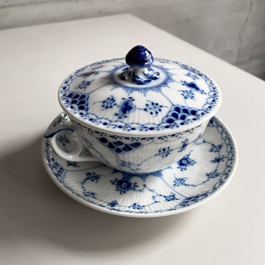 ロイヤルコペンハーゲン ROYAL COPENHAGEN ブルーフルーテッド ハーフレース スープカップ&ソーサー 陶器 北欧食器 廃番 箱付き 未使用 D ♪