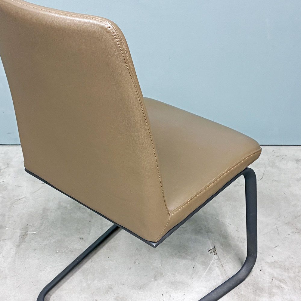 ボーコンセプト BoConcept ローザンヌ LAUSANNE ダイニングチェア カンチレバー PUレザー 北欧モダン ダークベージュ A ◎