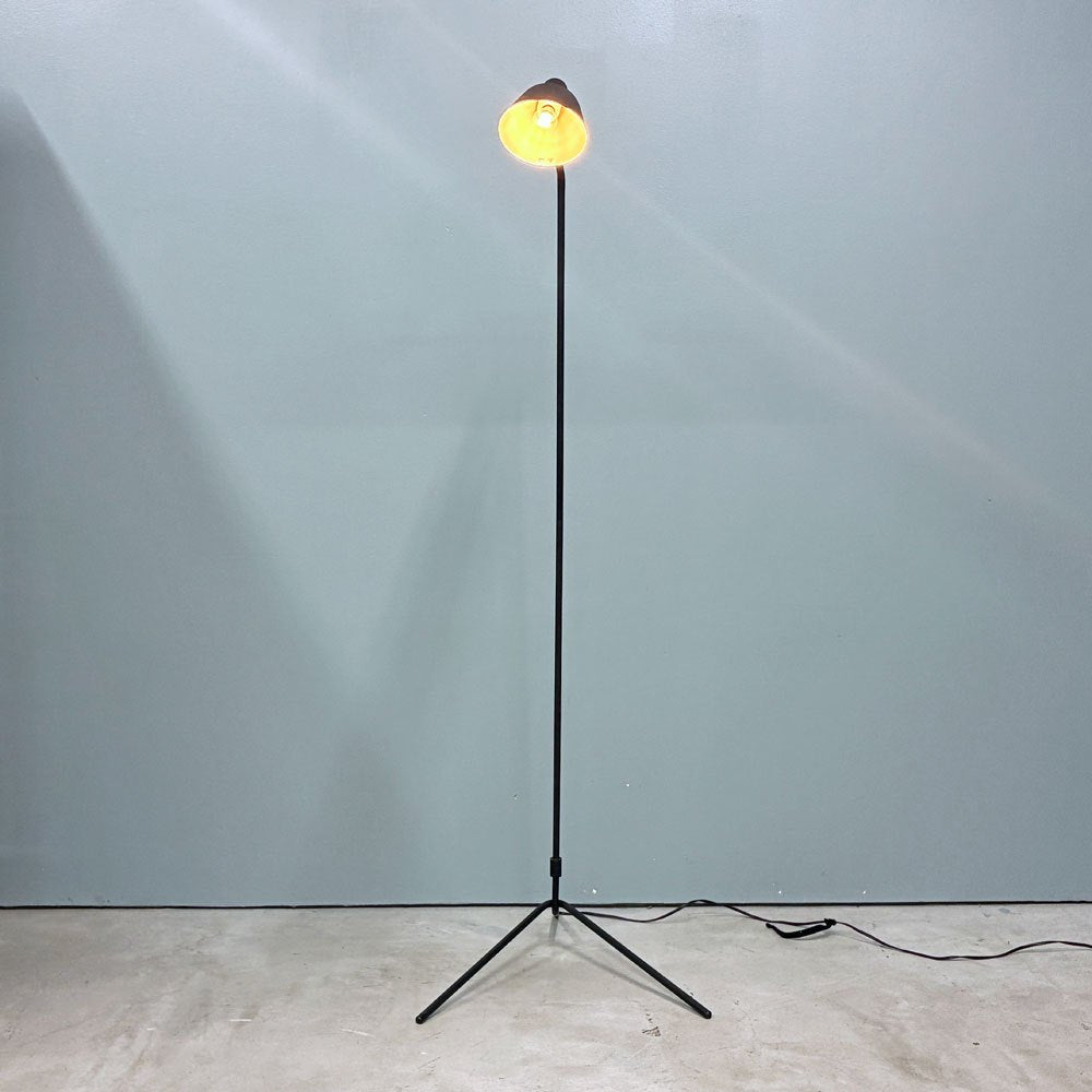 インターフォルム INTERFORM ハルヴァー HALVER フロアスタンド ブラック 間接照明 モダンデザイン ◎