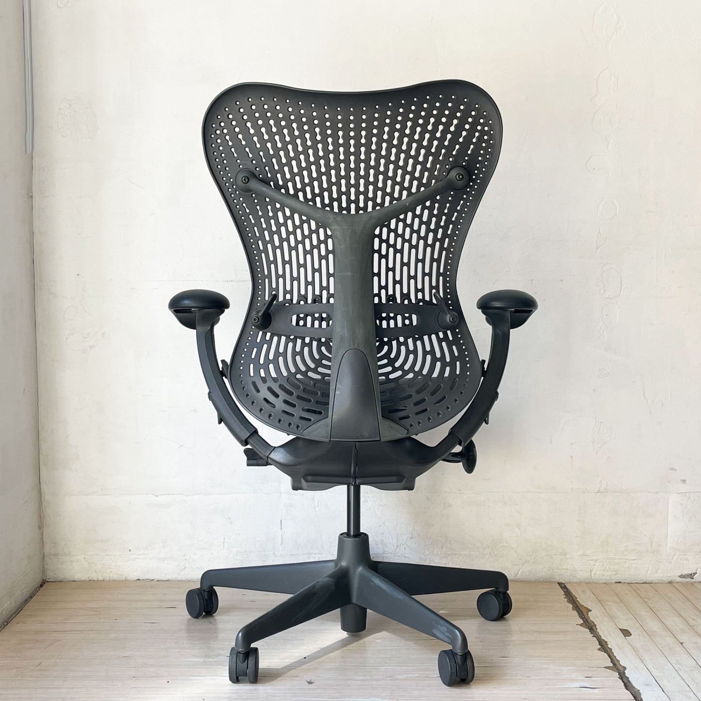 ハーマンミラー Herman Miller ミラチェア Mirra デスクチェア グラファイトベース グラファイトフレーム A ★
