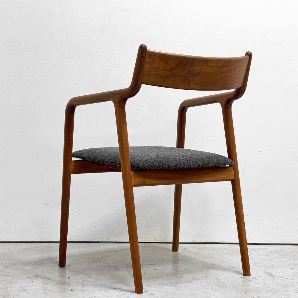 宮崎椅子製作所 ペペチェア PEPE side chair 背無垢タイプ ウォールナット ファブリック グレー系カラー フィンガージョイント 村澤一晃 参考定価￥77,440- B ●