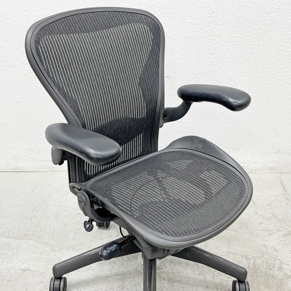ハーマンミラー Herman Miller アーロンチェア Bサイズ ランバーサポート フル装備 グラファイトベース ビル・スタンフ ＆ ドン・チャドウィック 〓