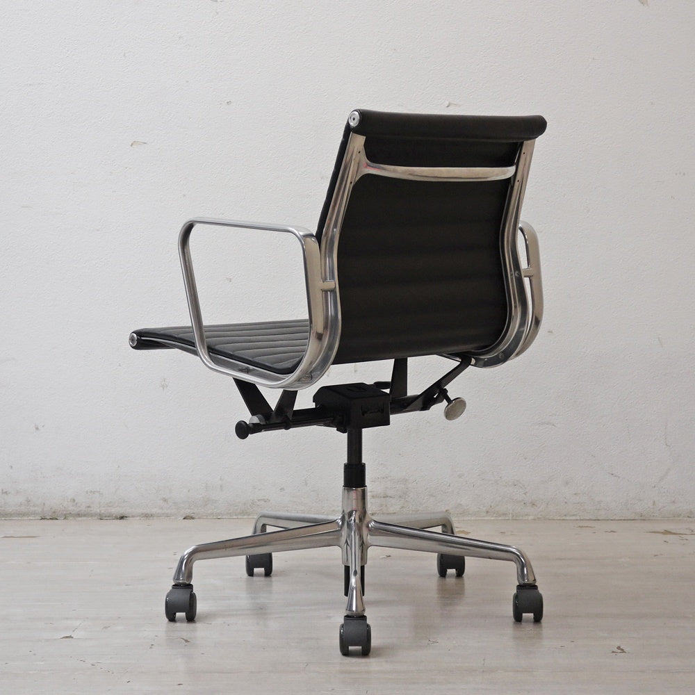 ハーマンミラー Herman Miller イームズアルミナムグループチェア マネージメントチェア アルミバフベース ガス圧昇降仕様 5本脚 キャスタータイプ 本革 イームズ E ●