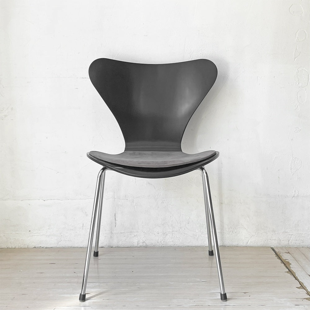 フリッツハンセン Fritz Hansen セブンチェア ダイニングチェア ブラック ラッカー再塗装 アルネ・ヤコブセン デンマーク スタッキングチェア 北欧家具 MIONETTA社製シートパッド付き A ★