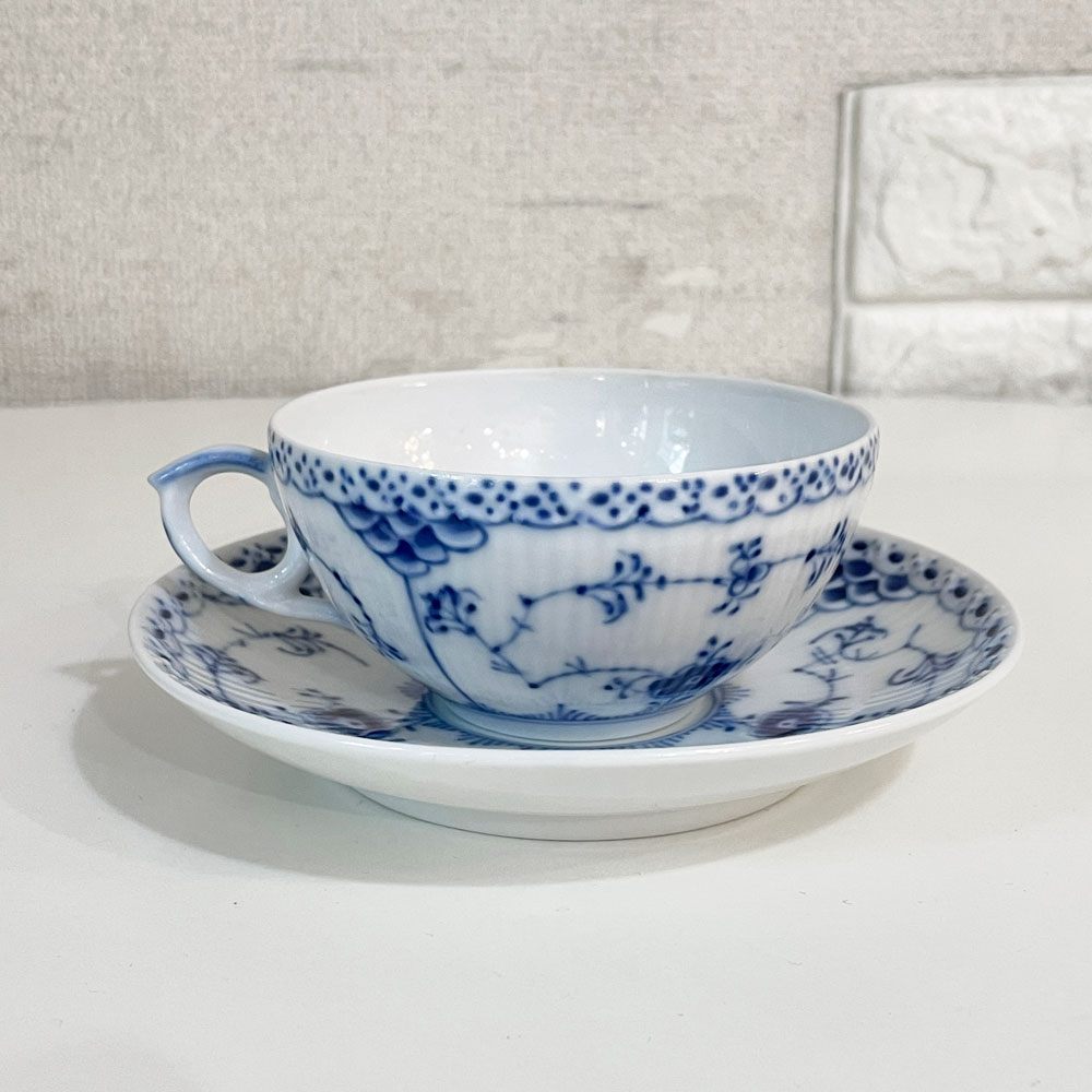 ロイヤルコペンハーゲン ROYAL COPENHAGEN ブルーフルーテッド ハーフレース ティーカップ＆ソーサー 北欧食器 Ａ ◎