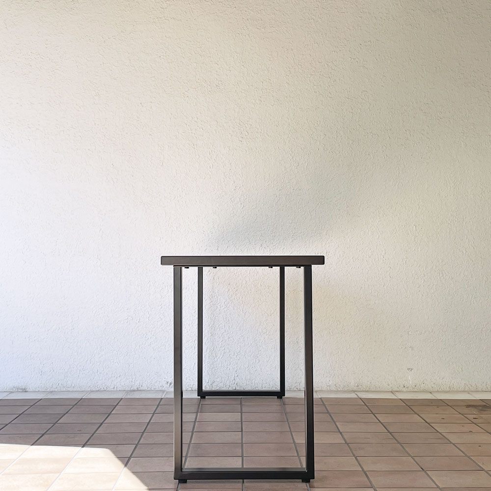 かなでもの KANADEMONO ザ・テーブル THE TABLE デスク ラバーウッド無垢材 W160 x D52 cm スチール スクエアレッグ ブラックブラウン×ブラック 配線孔付 ◇
