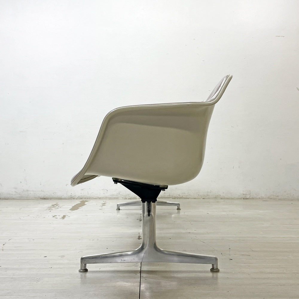 ハーマンミラー Herman Miller ビンテージ エアポートベンチ タンデムシート 4連 アームシェル 2nd PVCレザー イームズ 希少 ●