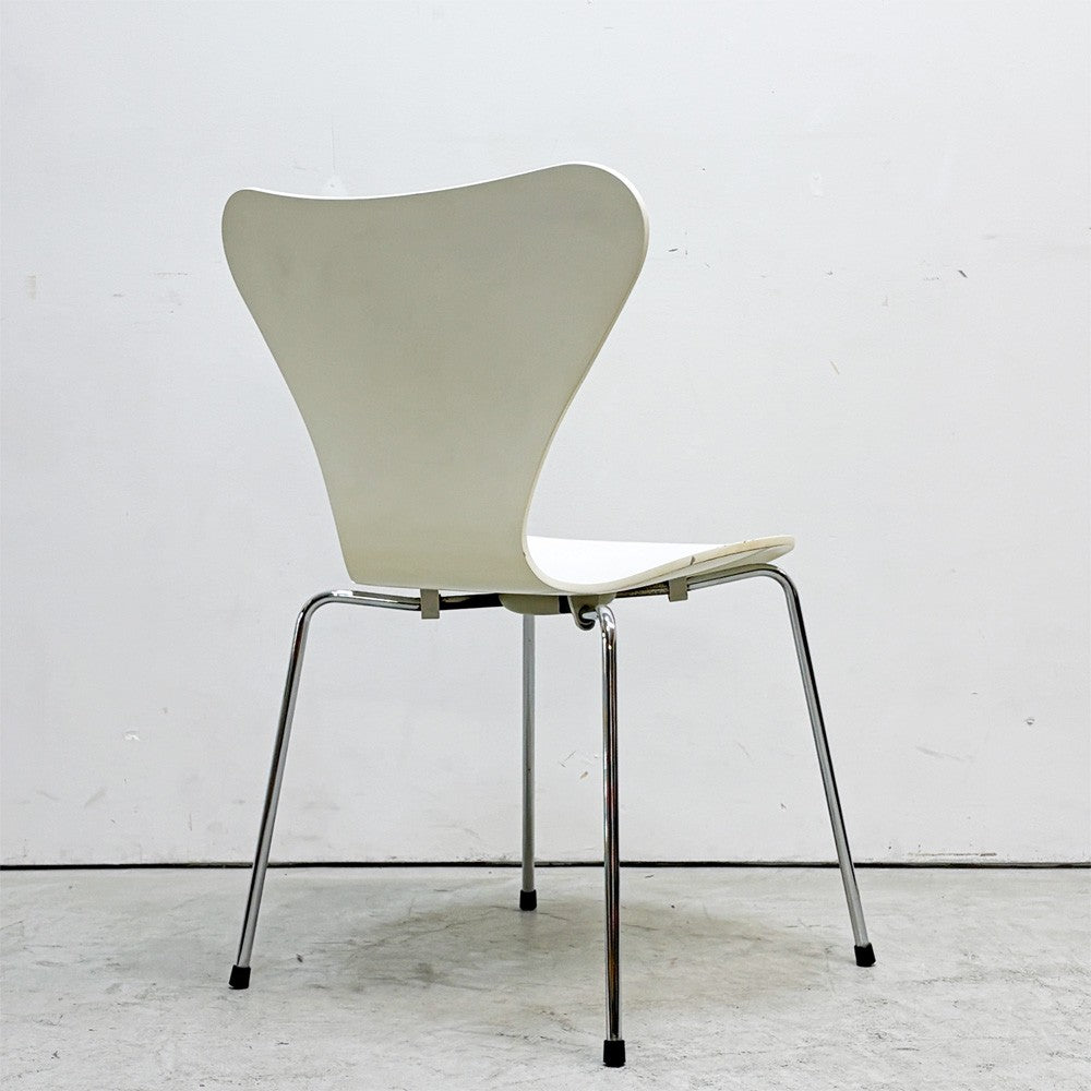 フリッツハンセン Fritz Hansen 3107 セブンチェア ホワイト ラッカー仕上げ スタッキング アルネ・ヤコブセン デンマーク 北欧家具 B ●