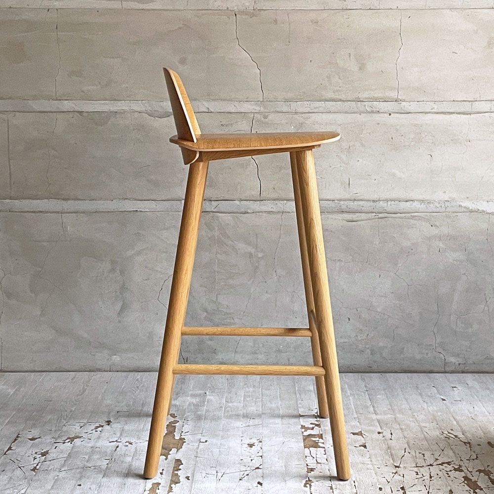 ムート Muuto ナード Nerd バースツール BAR STOOL ハイスツール SH75cm デビッド・ゲックラー David Geckeler 北欧家具 定価 ¥106,700- ♪