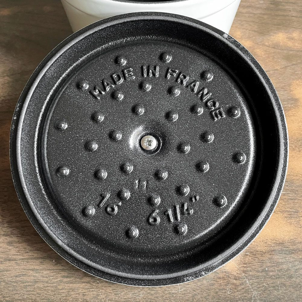 ストウブ STAUB ピコ ココット ラウンド 両手鍋 ホワイト 16cm 鋳物 キャセロール ガス オーブン IH対応 フランス ♪
